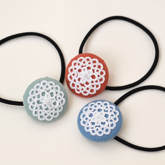 レースフラワーのくるみボタンヘアゴム レース編み 花 タティングレース