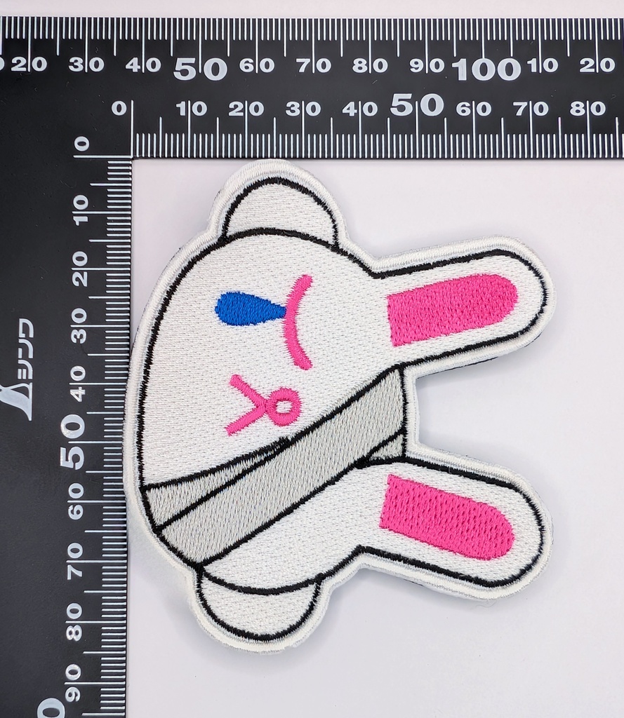 ミユがつけてるウサギ　ロゴ刺繍パッチ