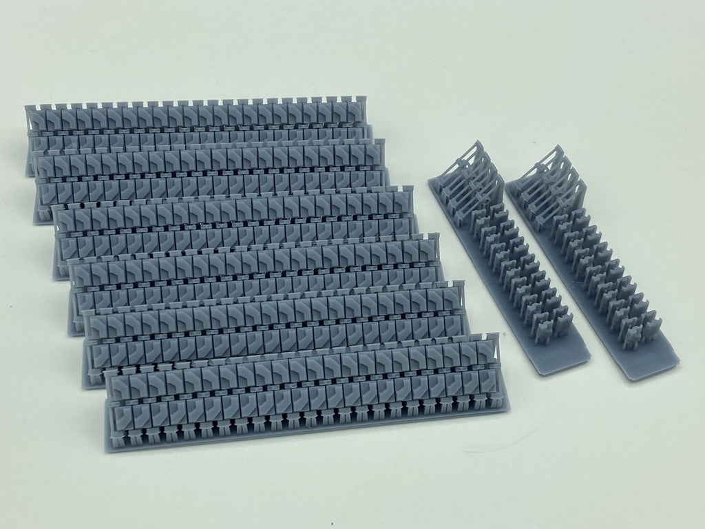 【BOOTH限定】CM-042 1/35 T84型連結済み可動履帯