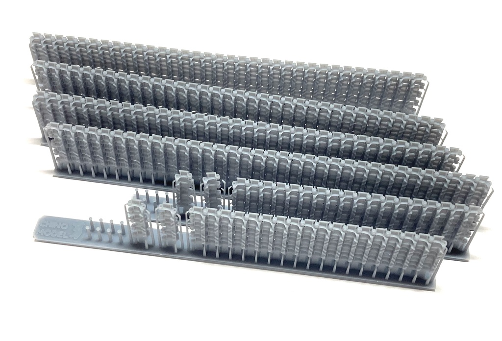 CM-081 1/35 パンター用連結済み可動履帯