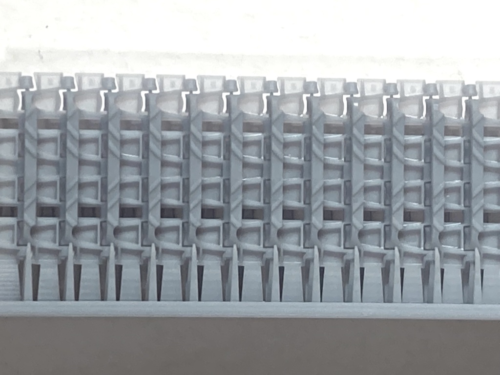 CM-081 1/35 パンター用連結済み可動履帯