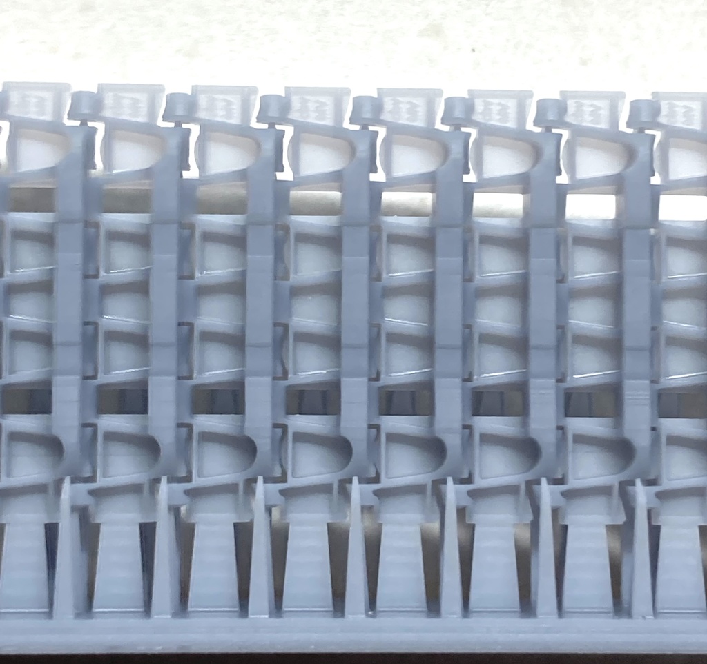 CM-081 1/35 パンター用連結済み可動履帯