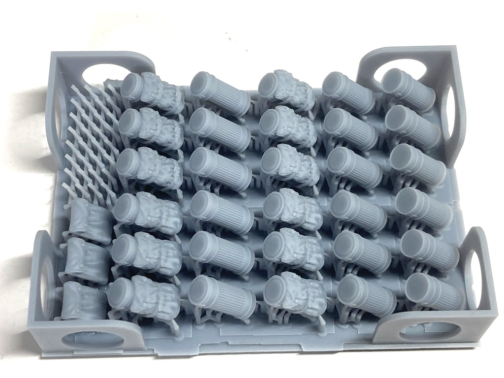 CM-203 1/24 独・ガスマスクケースセット