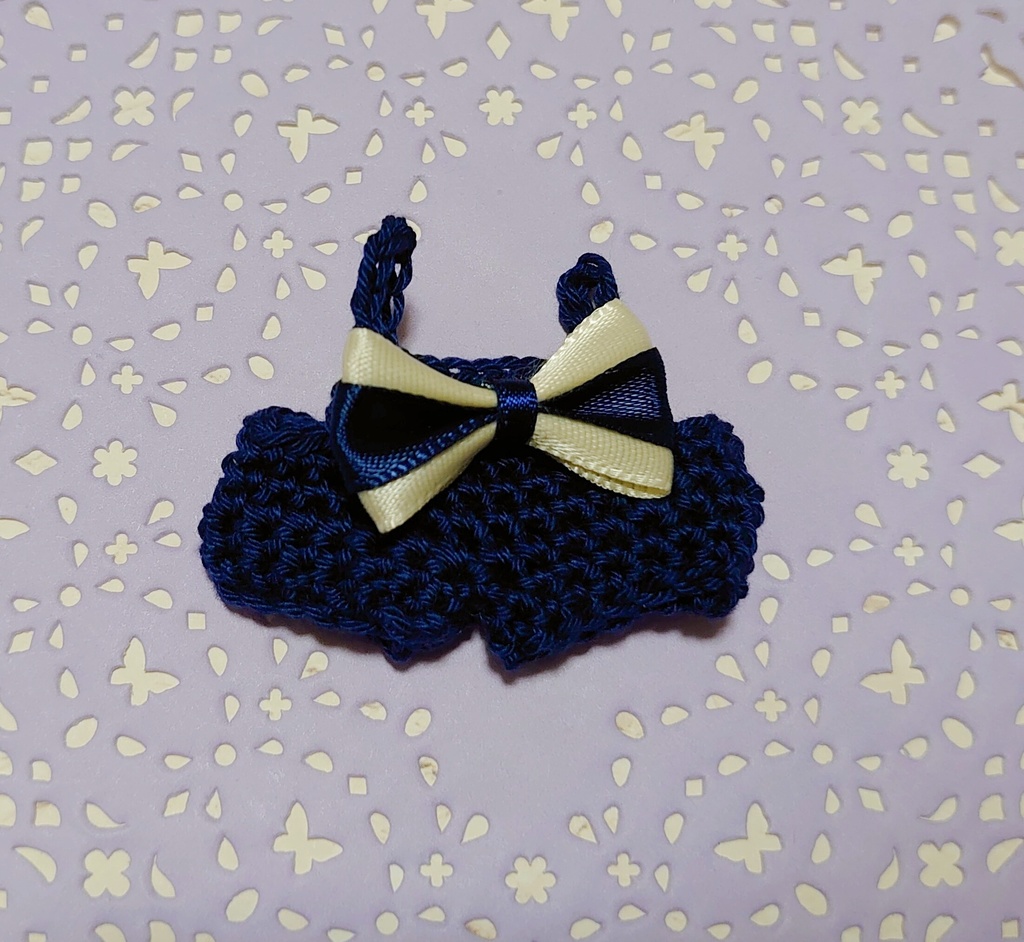 リボン付きかぎ編みサロペ