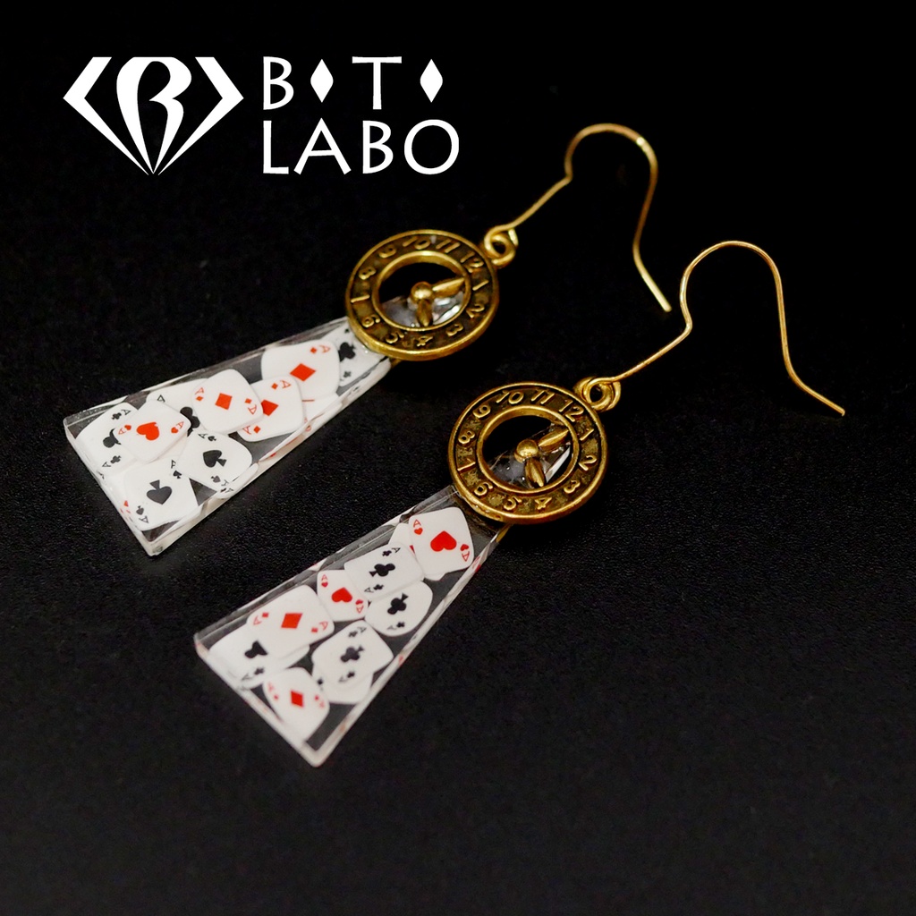 トランプと時計のピアス不思議の国のアリス風