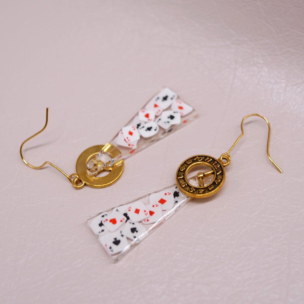 トランプと時計のピアス不思議の国のアリス風