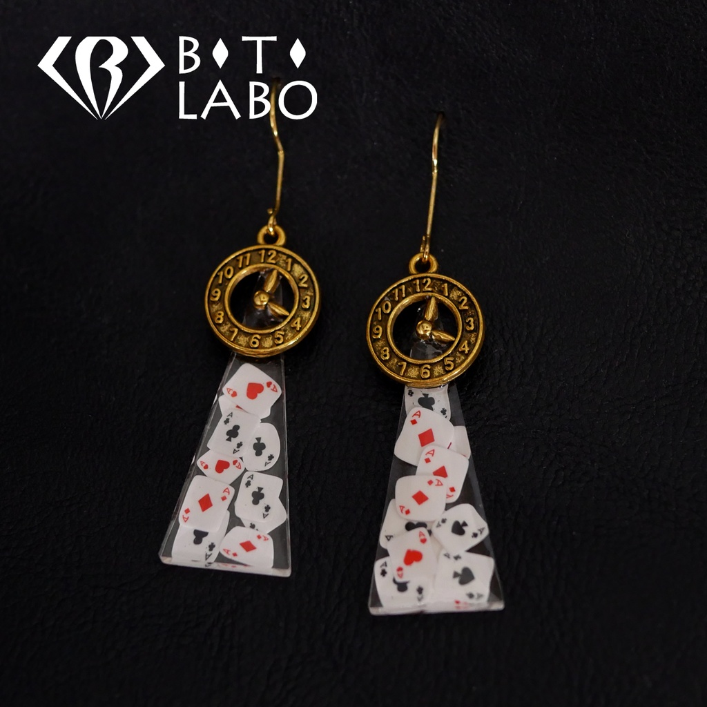 トランプと時計のピアス不思議の国のアリス風