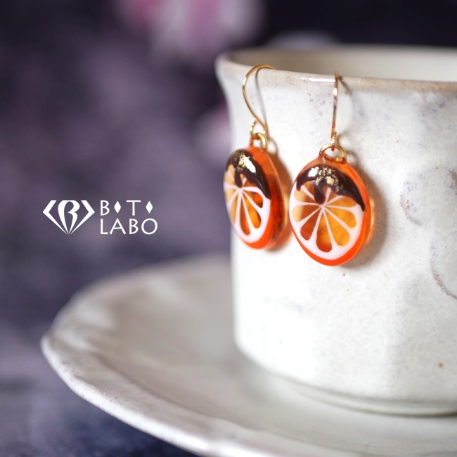 チョコがけオレンジのフックピアス・イヤリング