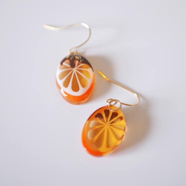 チョコがけオレンジのフックピアス・イヤリング