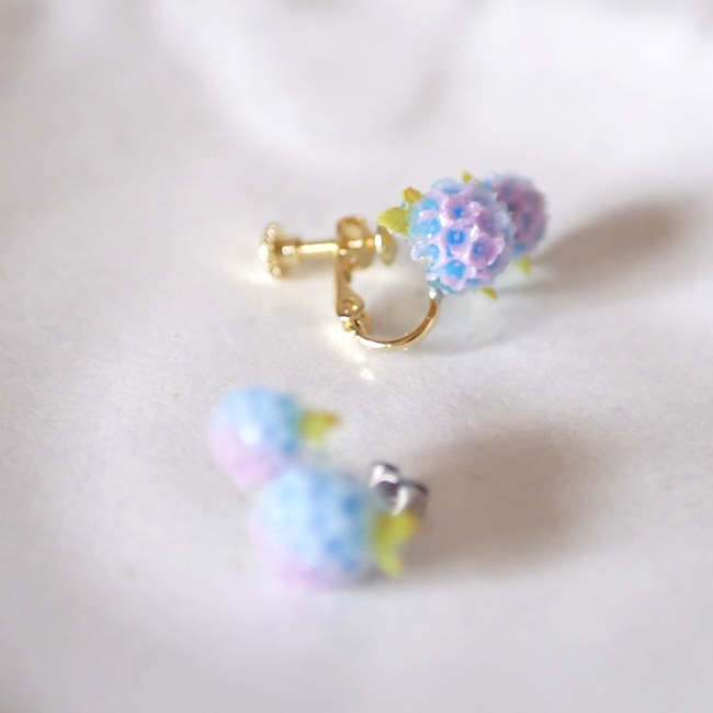 うるつやグラデーションの紫陽花スタッドピアス・イヤリング