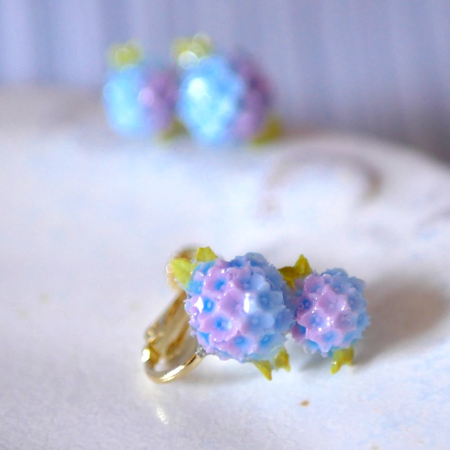 うるつやグラデーションの紫陽花スタッドピアス・イヤリング