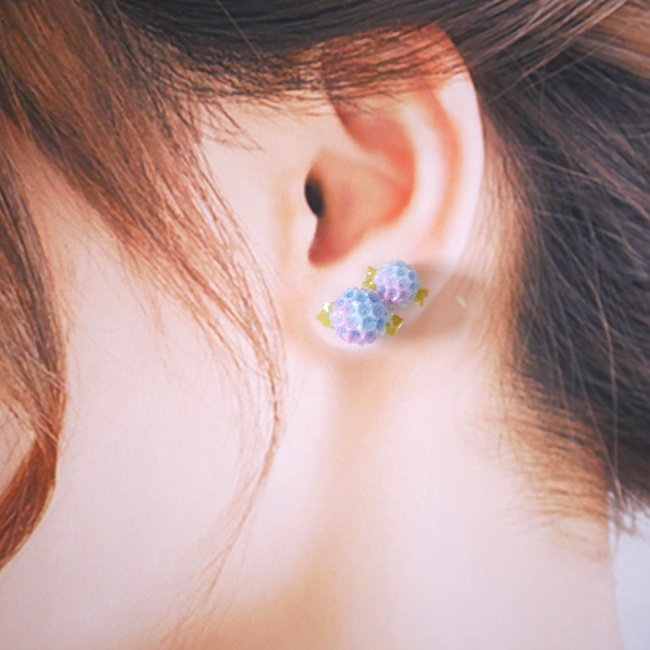 うるつやグラデーションの紫陽花スタッドピアス・イヤリング