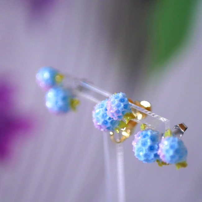 うるつやグラデーションの紫陽花スタッドピアス・イヤリング