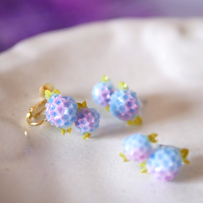 うるつやグラデーションの紫陽花スタッドピアス・イヤリング
