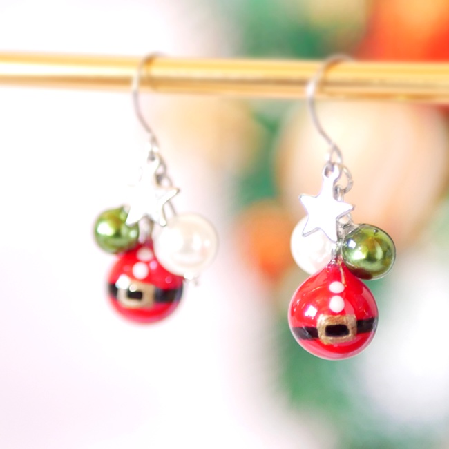 クリスマスピアス 小さなサンタクロースのオーナメント
