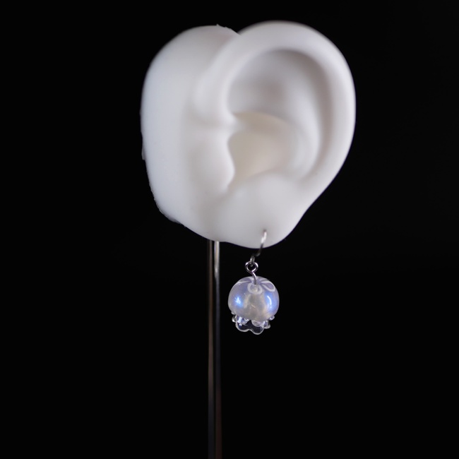 ミニクラゲのオーロラピアス