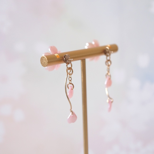 ひと粒桜とひらり花びらピアス・イヤリング 3way