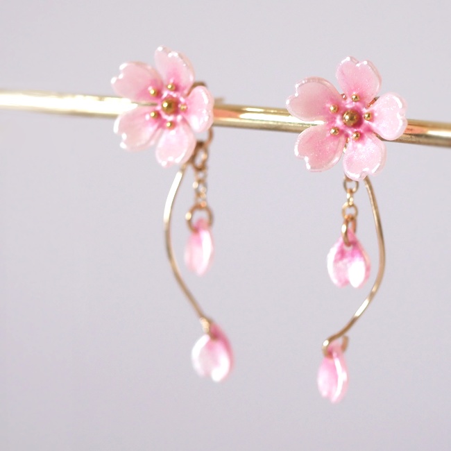 ひと粒桜とひらり花びらピアス・イヤリング 3way