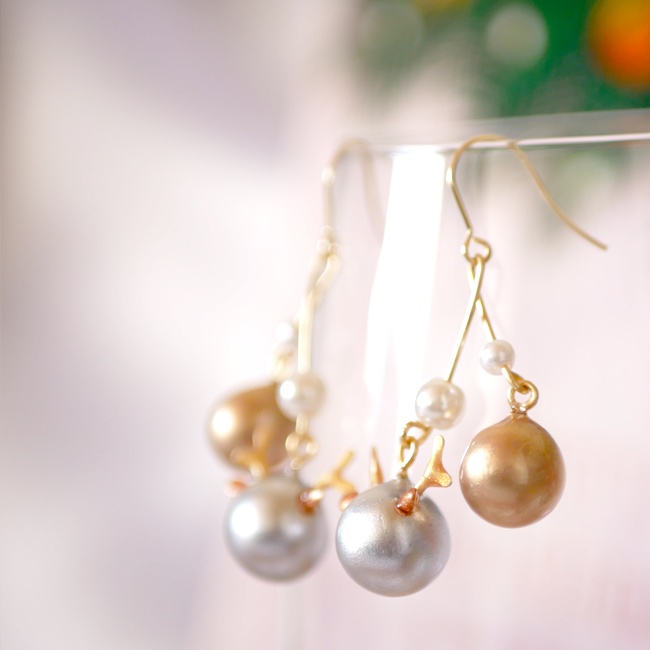 クリスマスピアス トナカイモチーフのモビールピアス・イヤリング