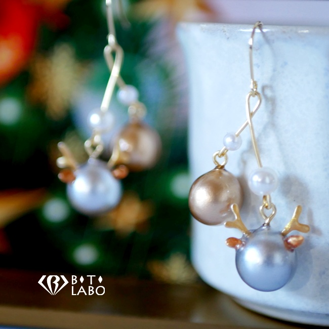 クリスマスピアス トナカイモチーフのモビールピアス・イヤリング