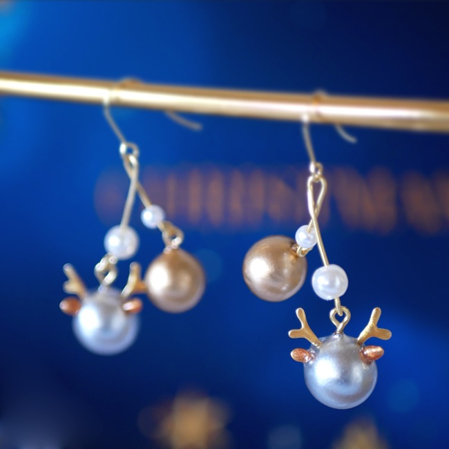 クリスマスピアス トナカイモチーフのモビールピアス・イヤリング