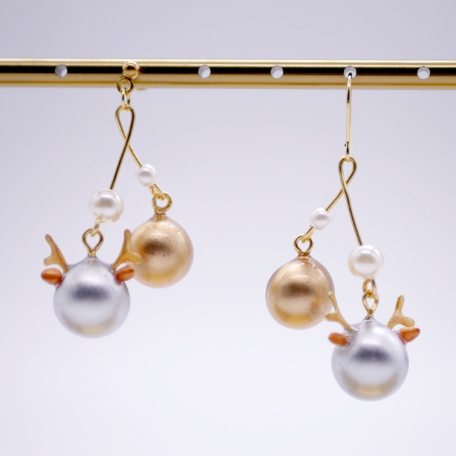 クリスマスピアス トナカイモチーフのモビールピアス・イヤリング