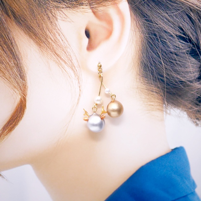 クリスマスピアス トナカイモチーフのモビールピアス・イヤリング