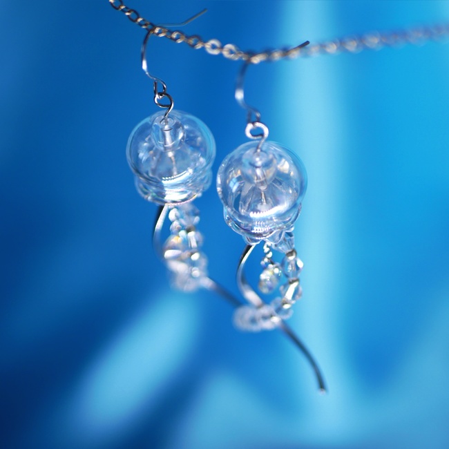 ガラスのクラゲオーロラフレアピアス シルバー