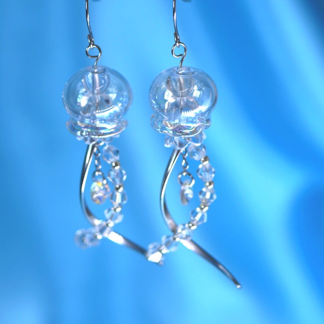 ガラスのクラゲオーロラフレアピアス シルバー
