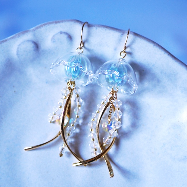 ガラスのクラゲシャンデリアピアス・イヤリング ゴールド
