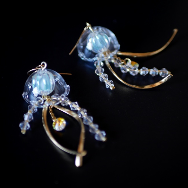 ガラスのクラゲシャンデリアピアス・イヤリング ゴールド