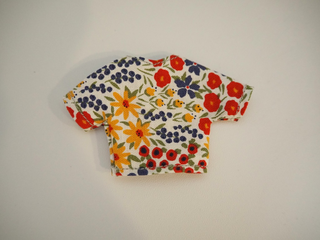 花柄Tシャツ