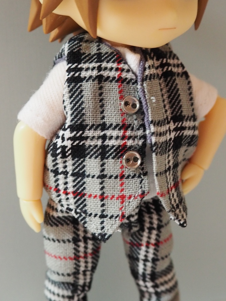 ドール用 チェック柄ジレ 白Tシャツ付き