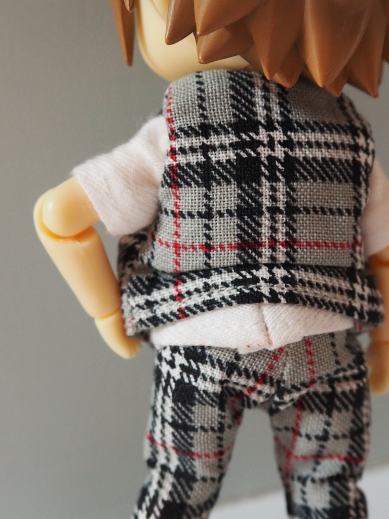 ドール用 チェック柄ジレ 白Tシャツ付き
