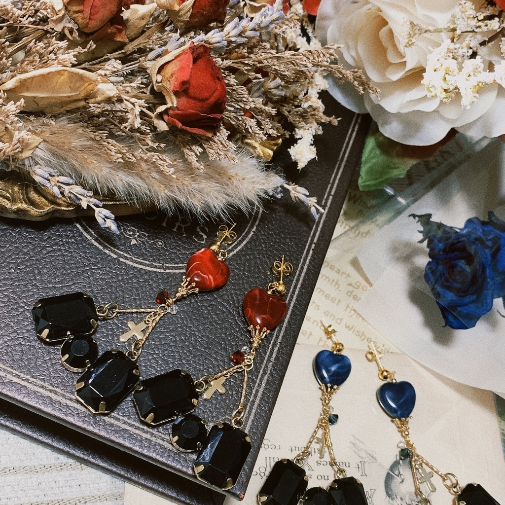 ハート×ビジューピアス