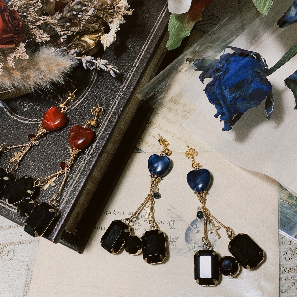 ハート×ビジューピアス