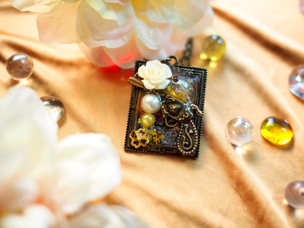 巴マミ風ネックレス