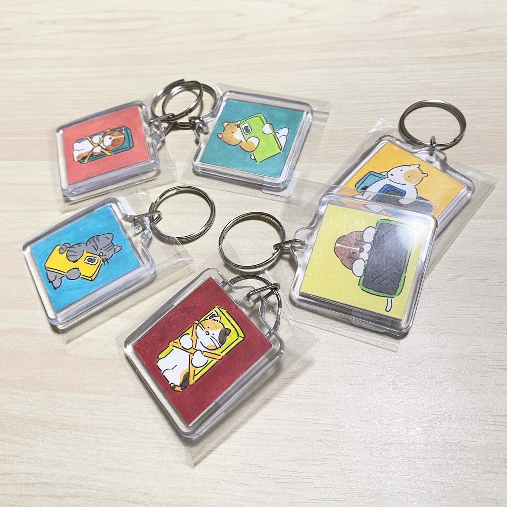 look at me.手描きキーホルダー