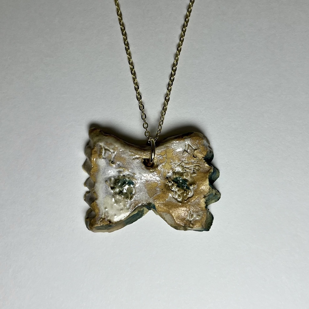 【陶器】蝶々ネックレス