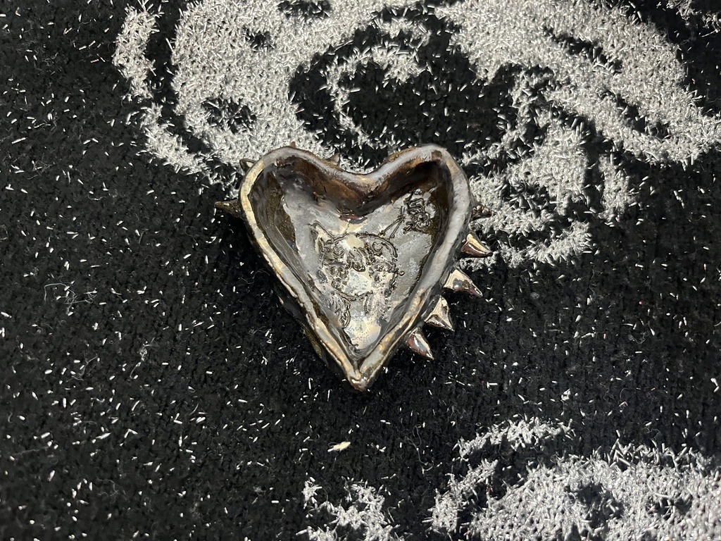 【陶器】トゲトゲハート✹黒