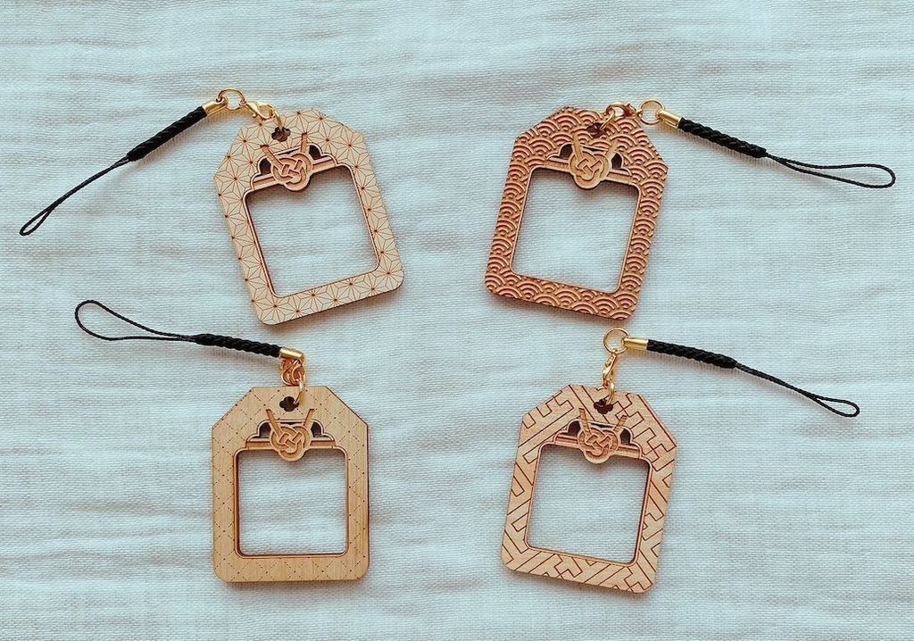 お守りフレームチャーム