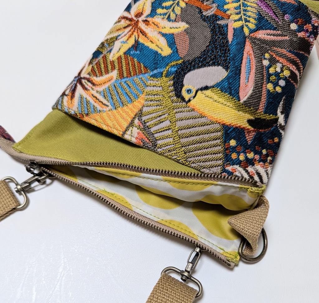 長財布が入る(と思う)ショルダーバック