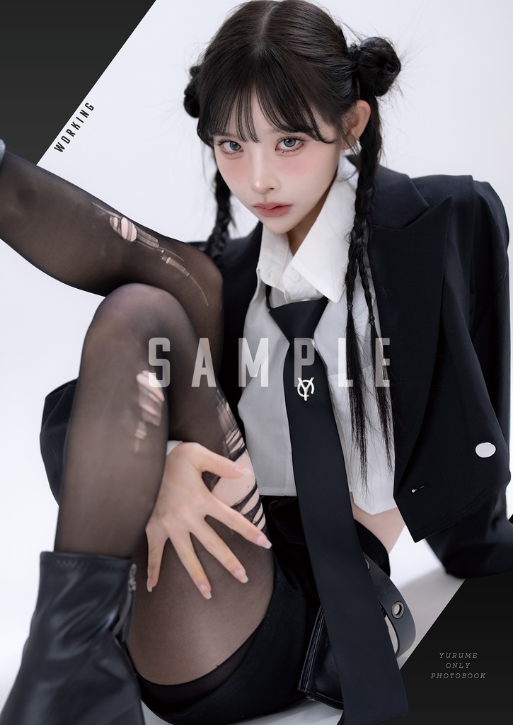 C106 緩苺 新刊写真集「WORKING」紙の本