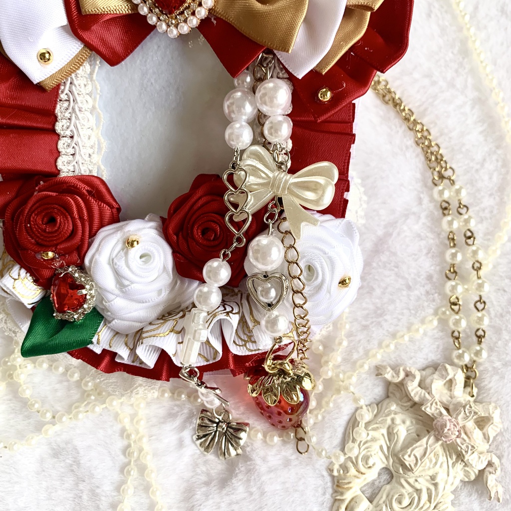 【B8】硬質ケースデコ ロイヤル・ストロベリーローズ(赤×白×金)