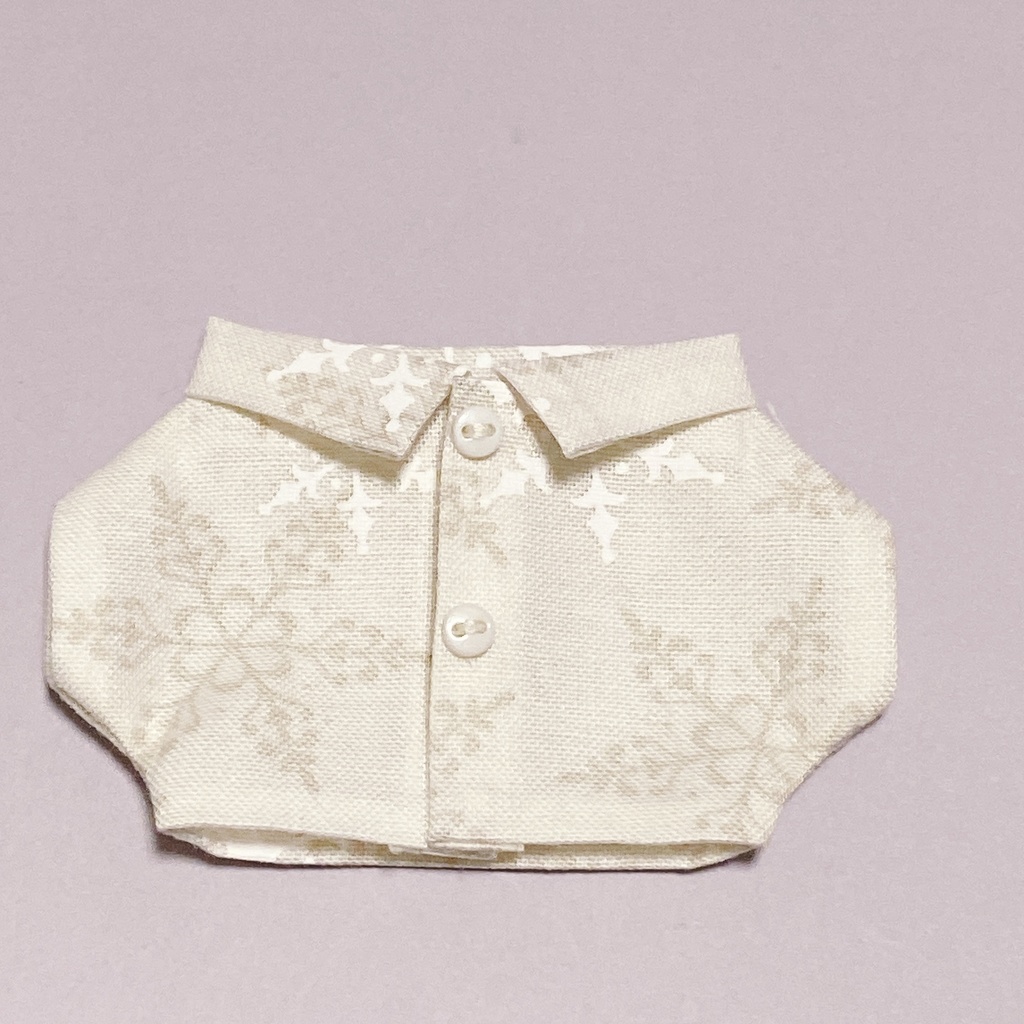 ボタン付き柄シャツ