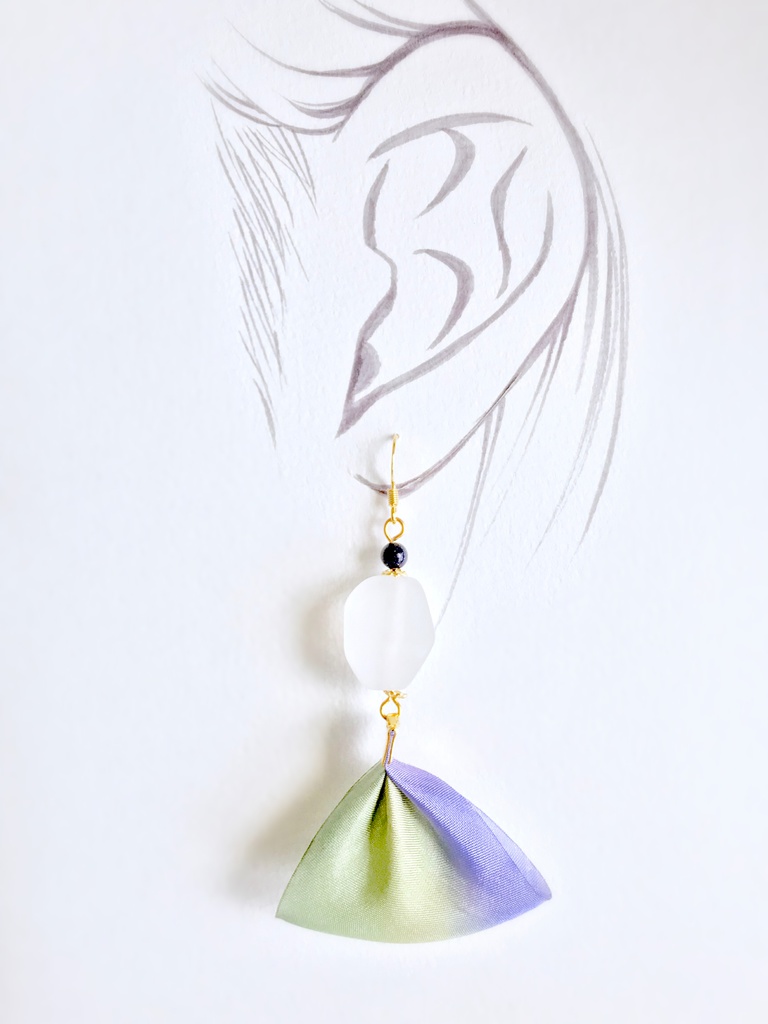 大ぶりシルクリボンタッセル ピアス イヤリング