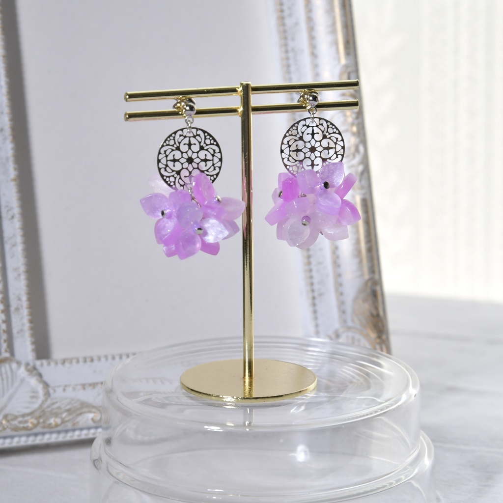 Uki Violeta イメージピアス・イヤリング