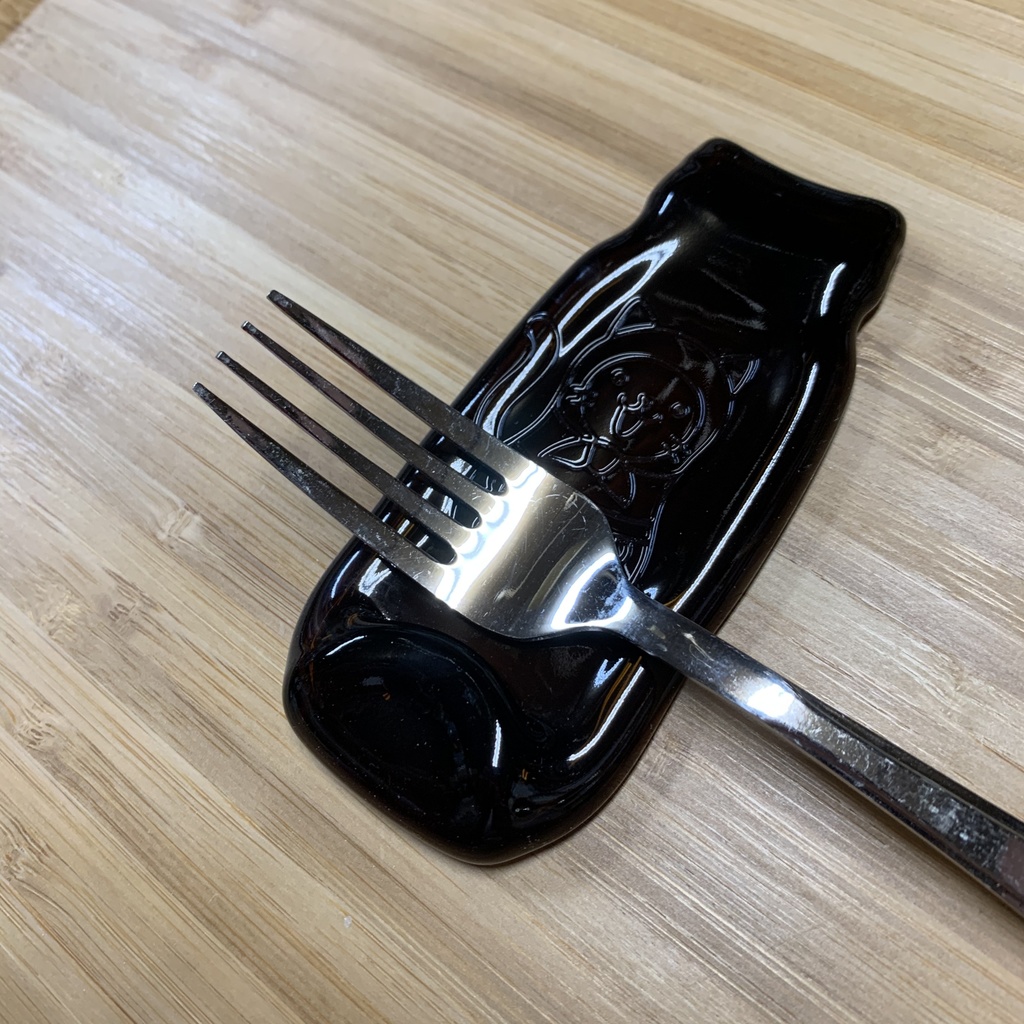 にゃこリョーシカのカトラリーレスト