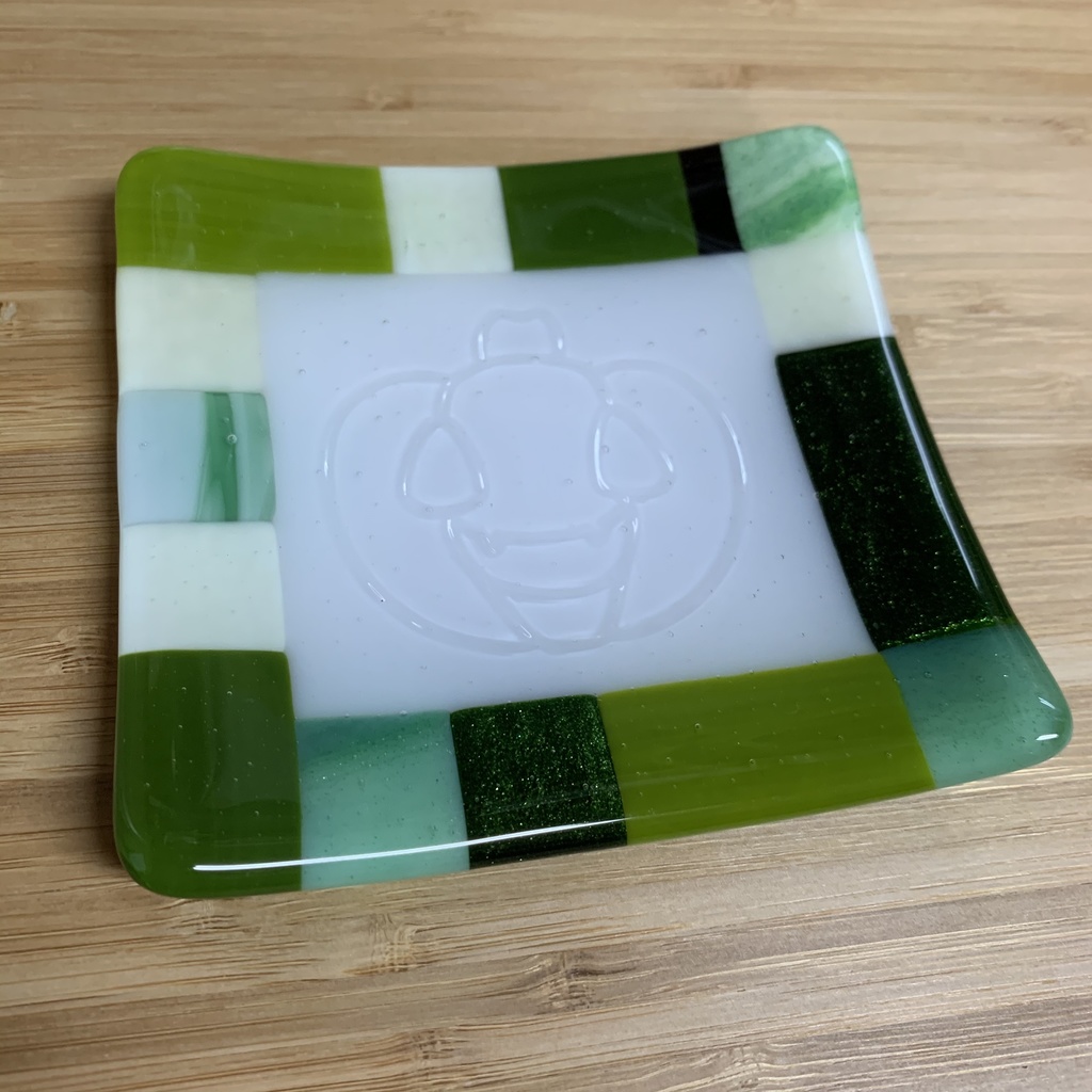 ハロウィン用 カボチャの絵皿 緑 12cm