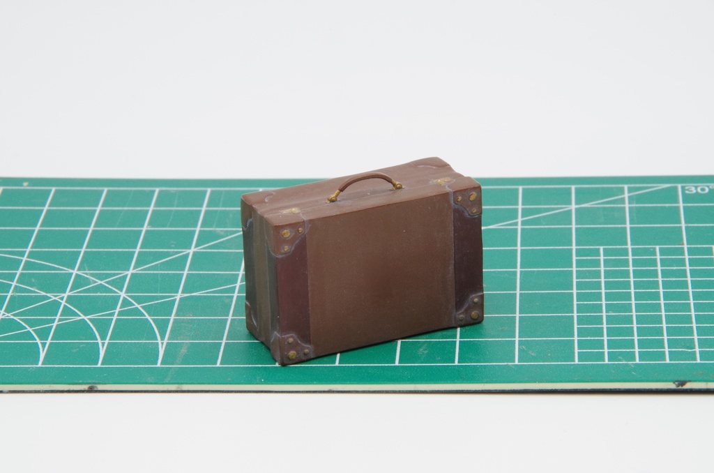 3Dプリントパーツショップ「レザースーツケース」未組立・無塗装　（材質：UV硬化樹脂マットグレイ）  